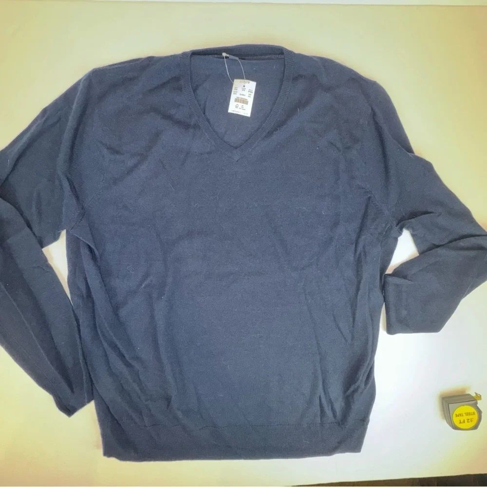 J Crew Men’s Machine-washable merino wool-blend V-neck sweater Size XXL